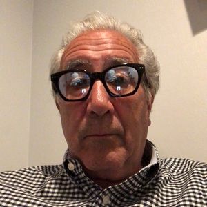 Meet your Posher, Dennis